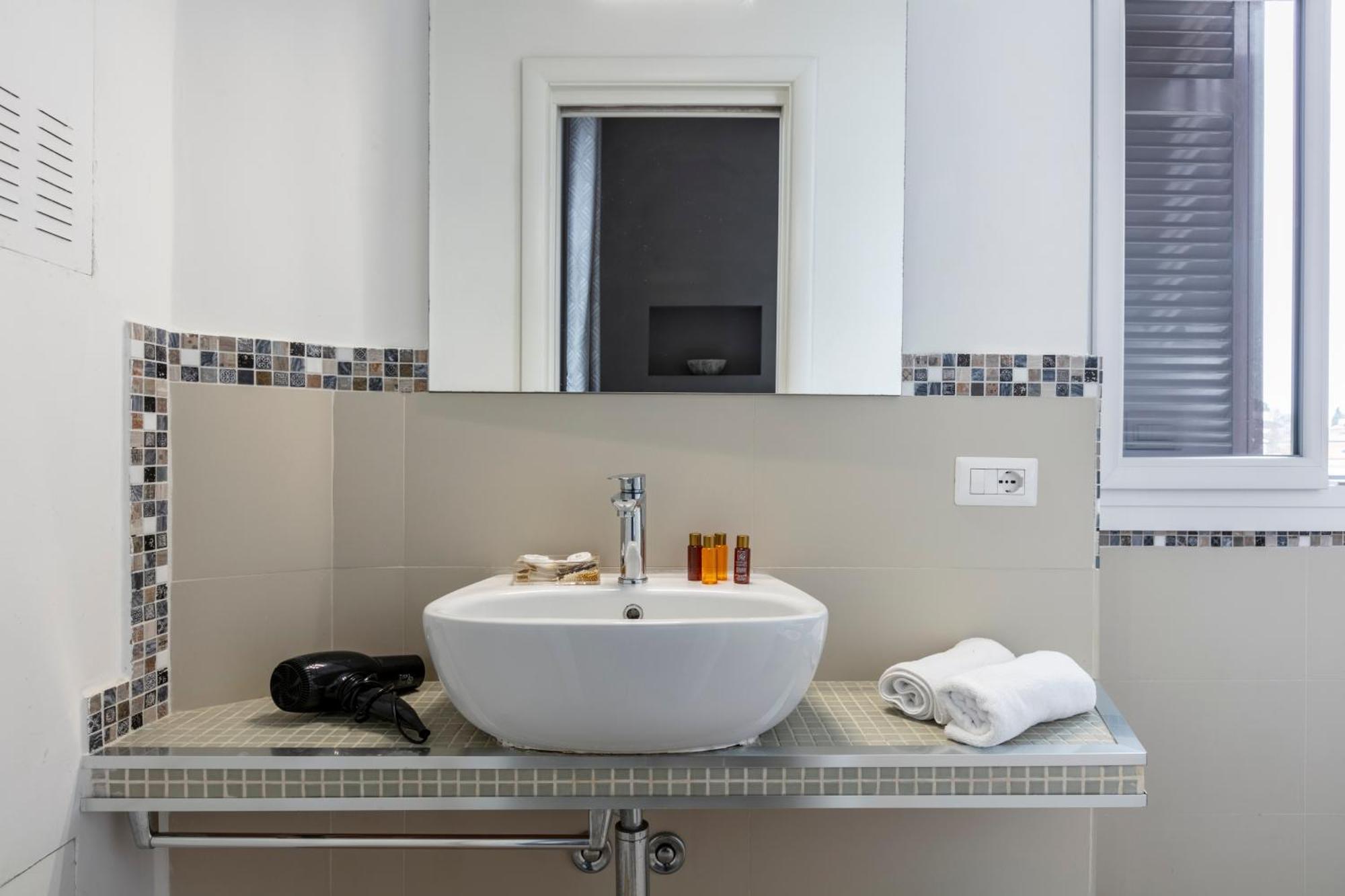 Deza Cozy Place Manzoni Рим Екстериор снимка